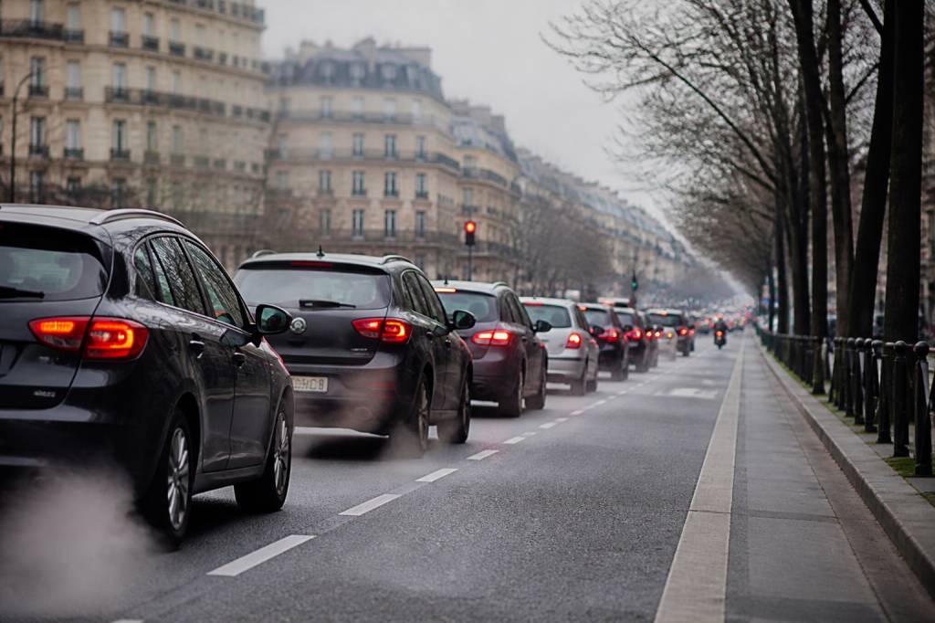 Émissions co2 voitures : comprendre leur impact et les solutions pour les réduire